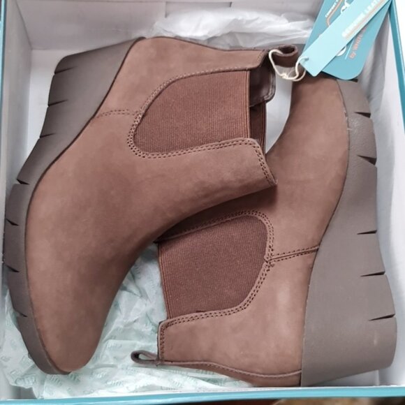 Cliffs by White Mountain Percy Wedge Chelsea Boot - Picture 10 of 11